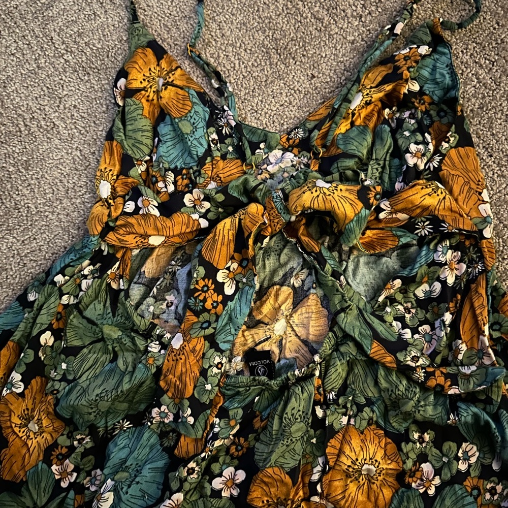 Large Volcom tank